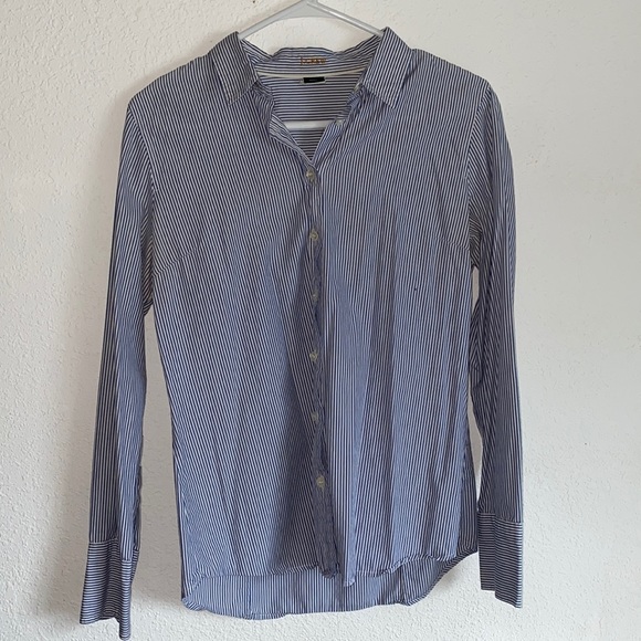 Business button up top - Picture 1 of 2